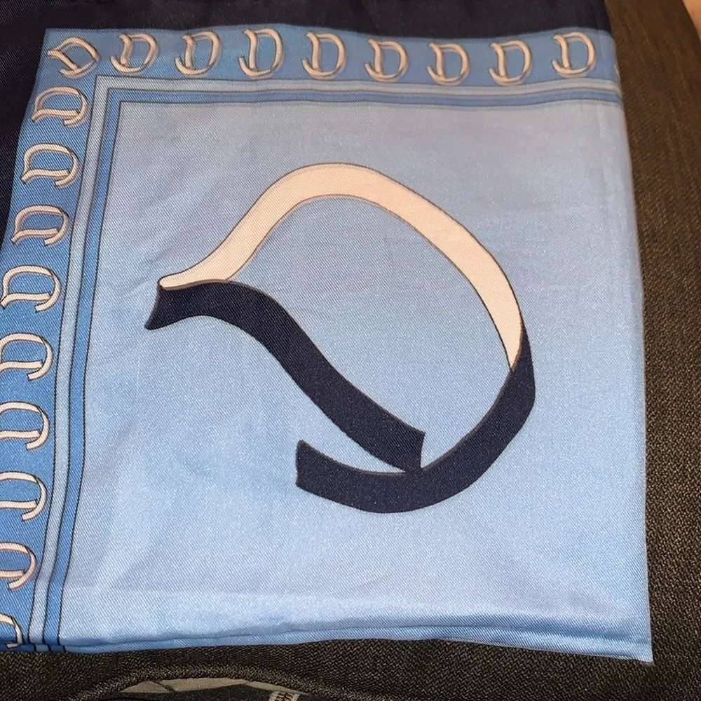 Scarf - Picture 1 of 5